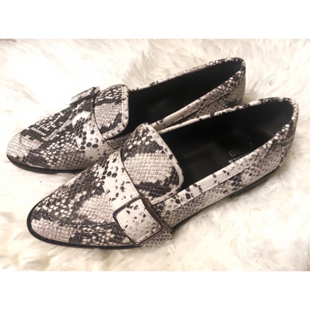 NEW Demi Buckle Women's Loafer in Snakeskin Print Pointed Toe size 7